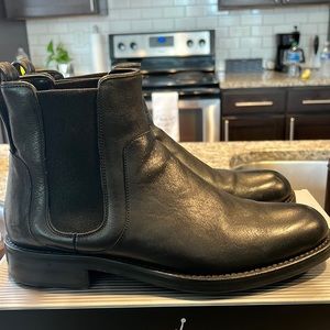 Vince Boots men size 9M awesome condition!